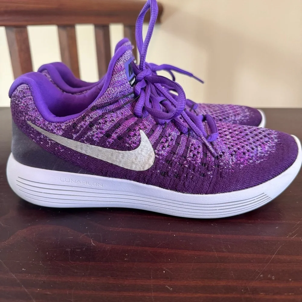 Nike purple LunarEpic Low Flyknit 2 running shoes girls size 6Y